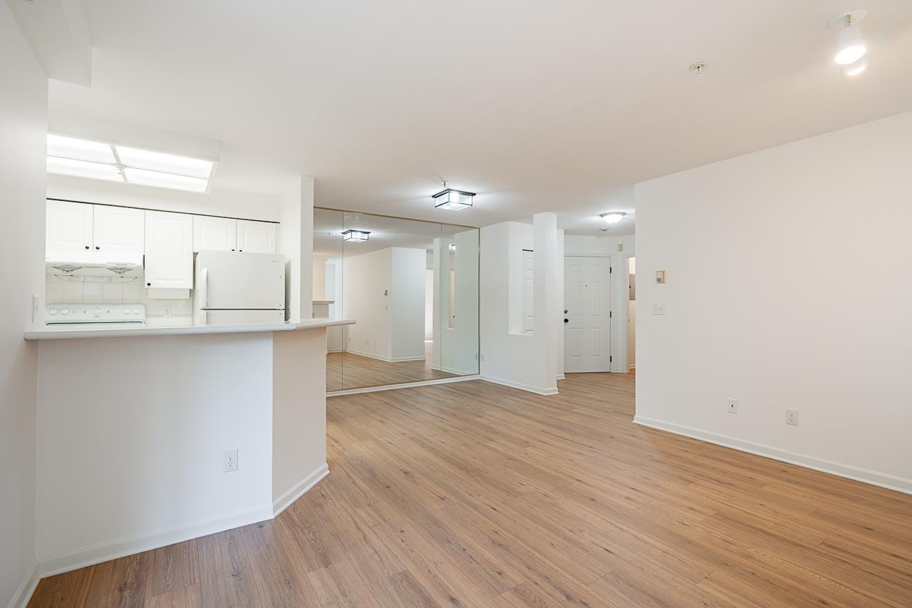Photo 4 of 104 22025 48 Avenue, Langley BC