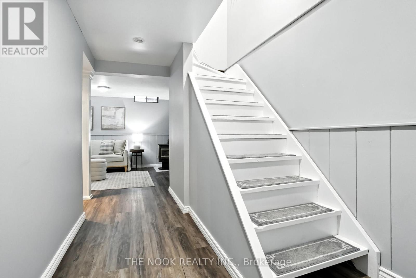 Photo 11 of 95 Turnberry Crescent, Clarington ON