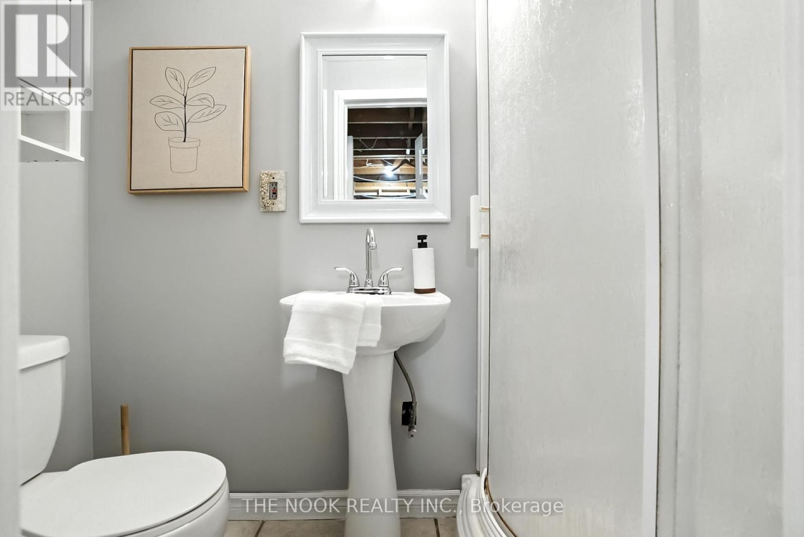 Photo 18 of 95 Turnberry Crescent, Clarington ON