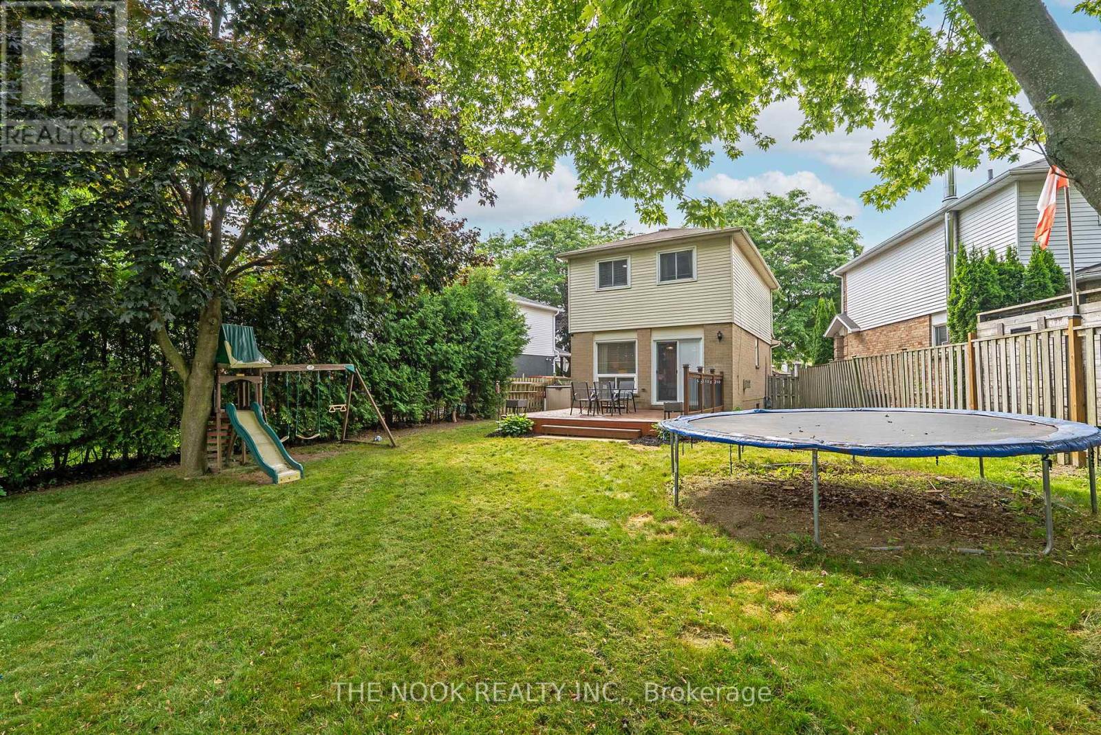 Photo 4 of 95 Turnberry Crescent, Clarington ON