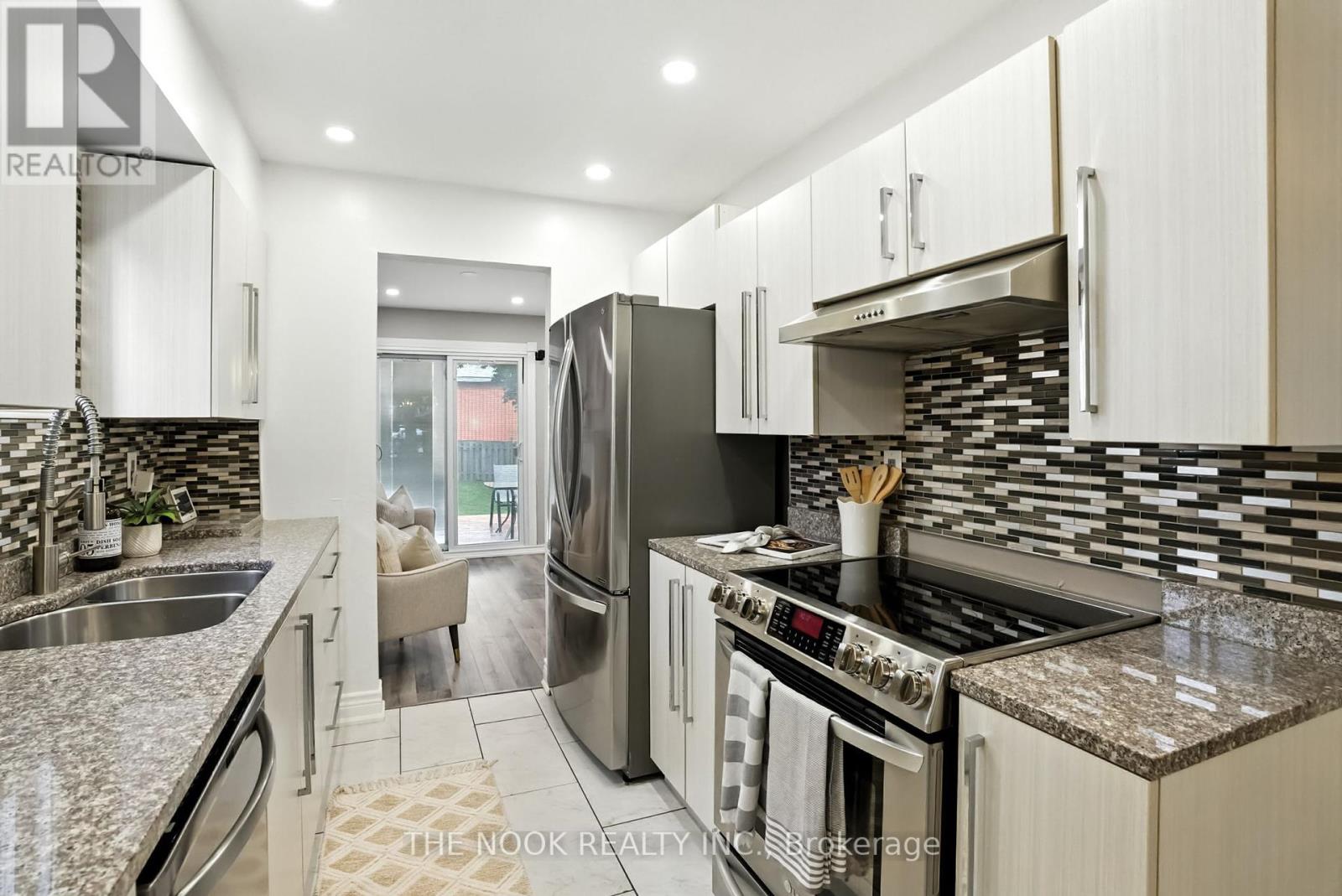 Photo 9 of 95 Turnberry Crescent, Clarington ON