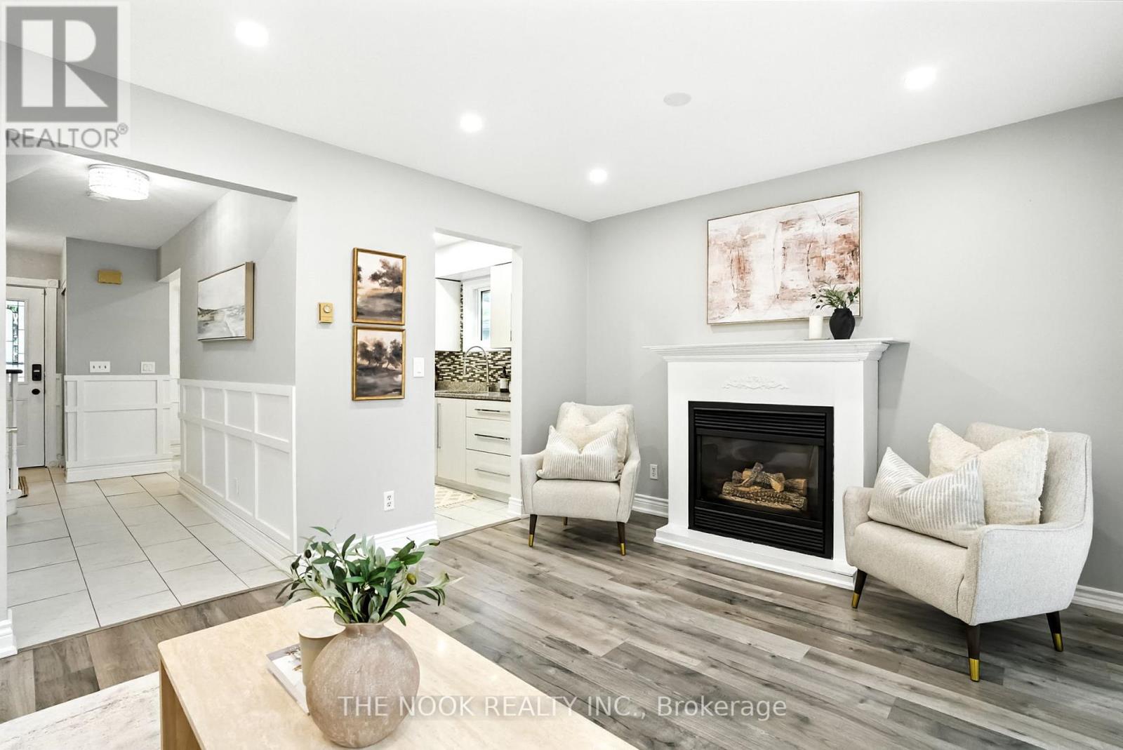 Photo 5 of 95 Turnberry Crescent, Clarington ON