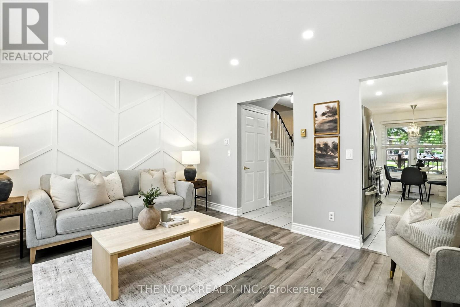 Photo 3 of 95 Turnberry Crescent, Clarington ON