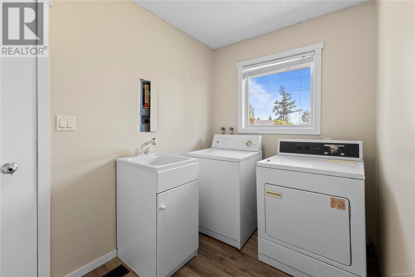 736 Nancy Greene Dr, Campbell River