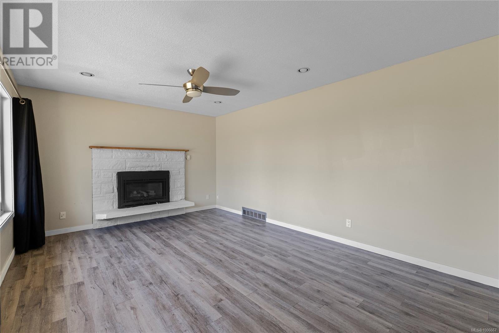 736 Nancy Greene Dr, Campbell River
