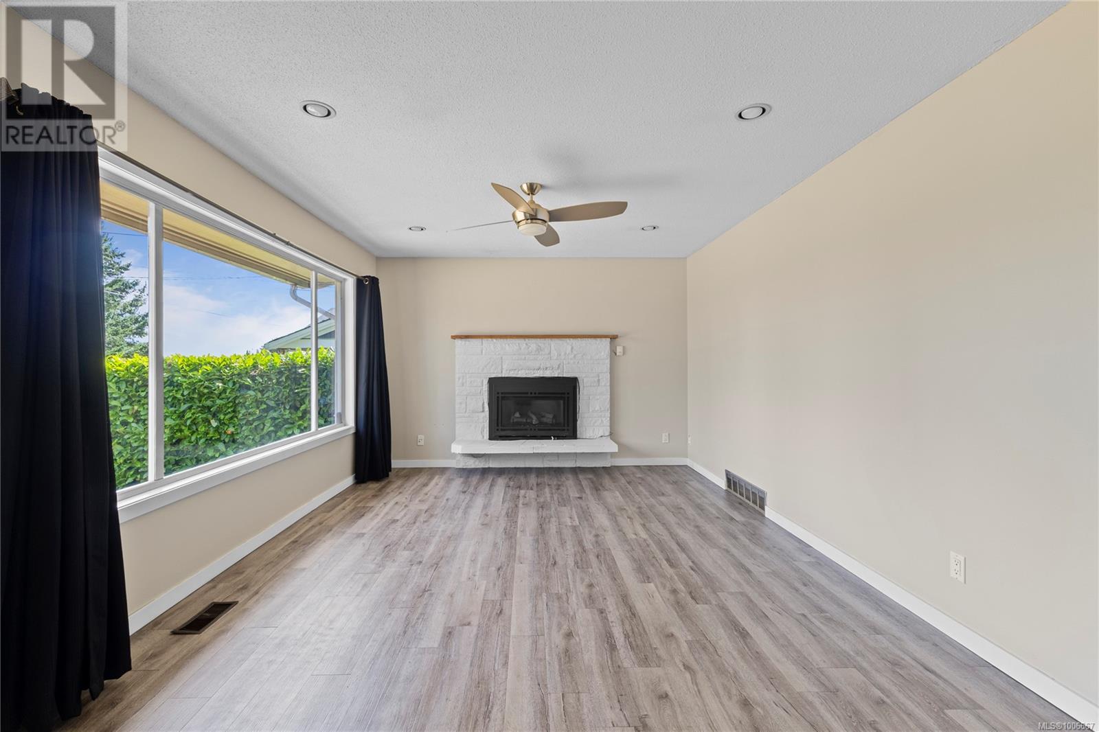 736 Nancy Greene Dr, Campbell River