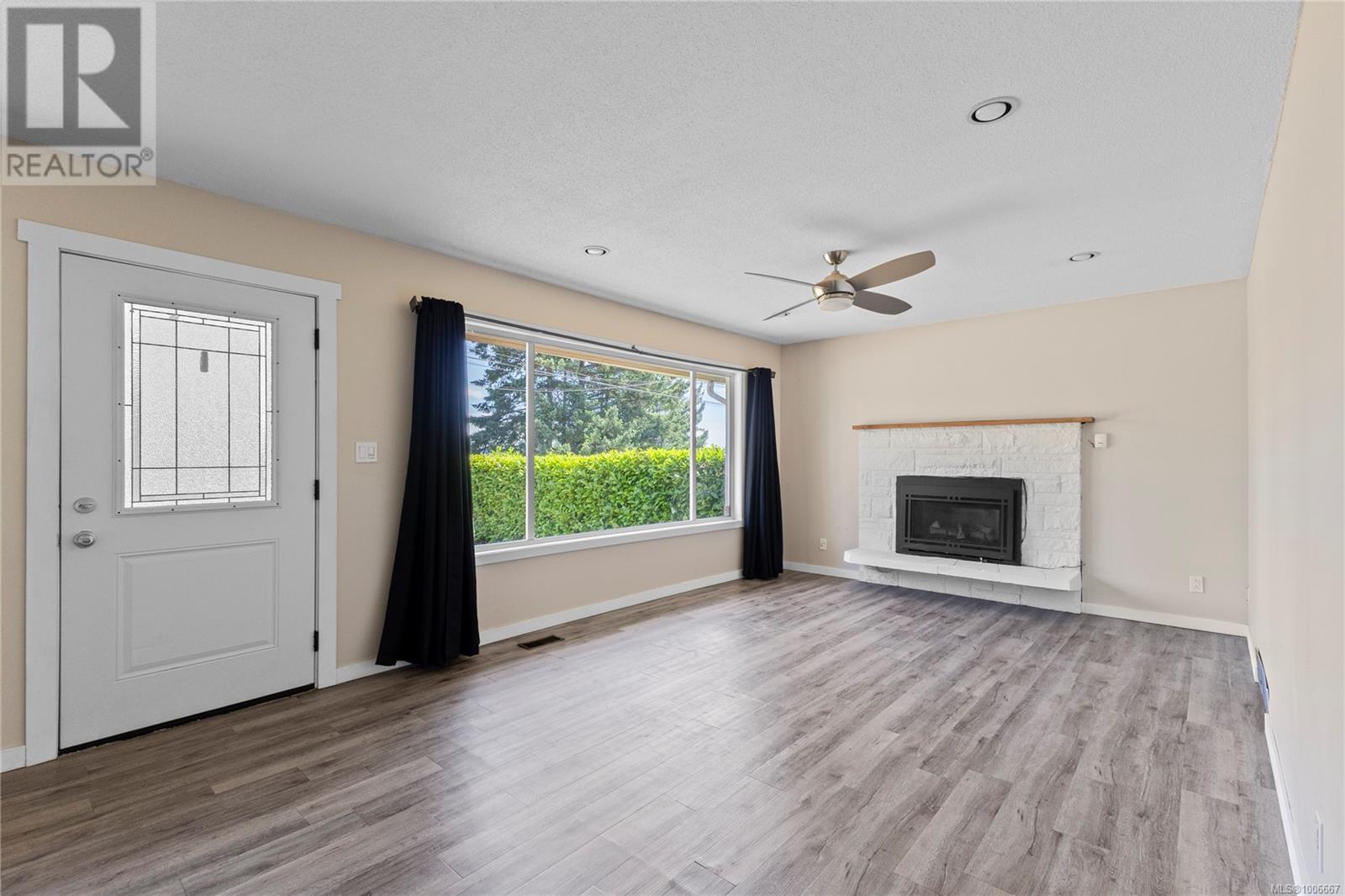 736 Nancy Greene Dr, Campbell River