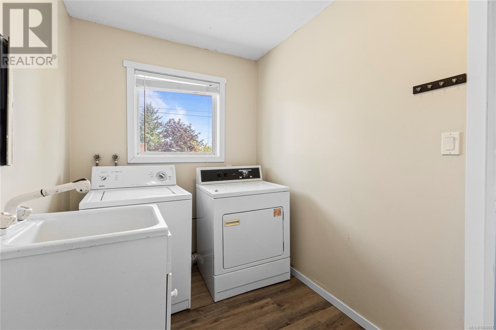 736 Nancy Greene Dr, Campbell River
