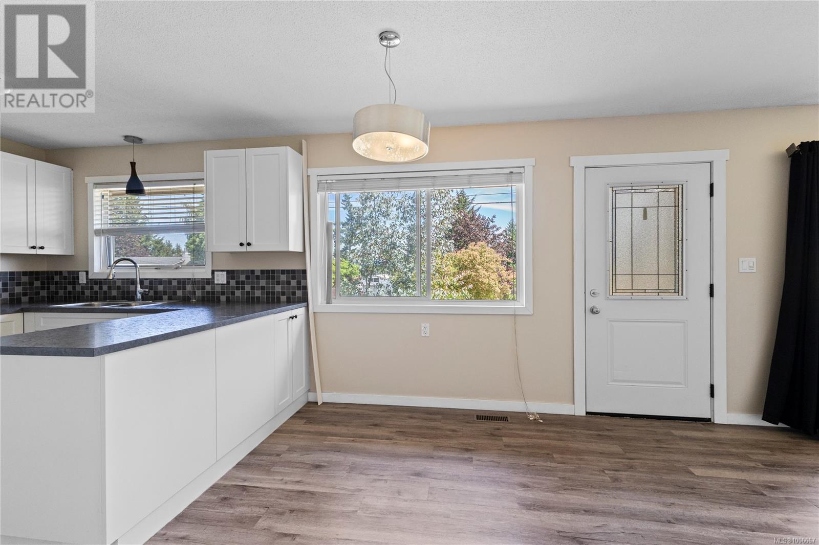 736 Nancy Greene Dr, Campbell River