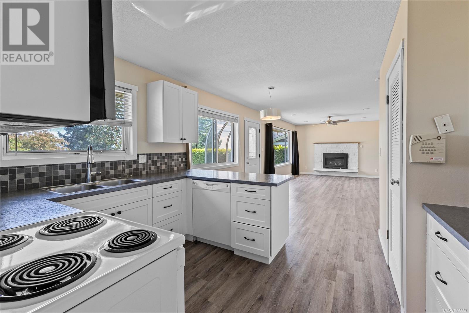 736 Nancy Greene Dr, Campbell River