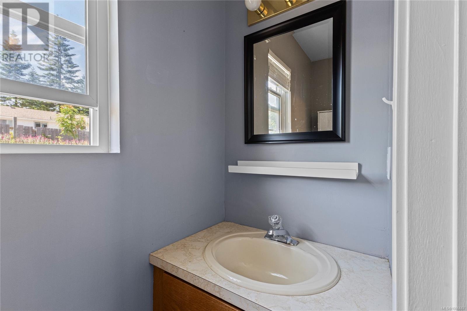 736 Nancy Greene Dr, Campbell River