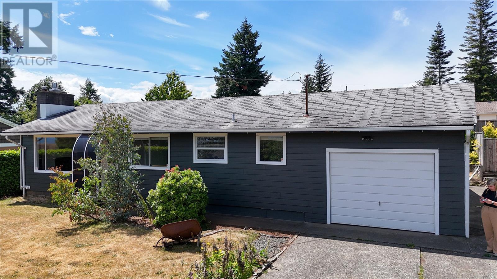 736 Nancy Greene Dr, Campbell River