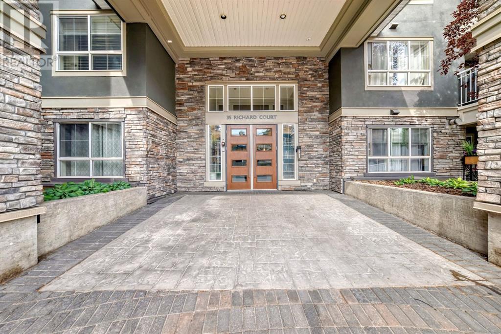 Single Family House for Sale in   Richard Court SW Lincoln Park Calgary 