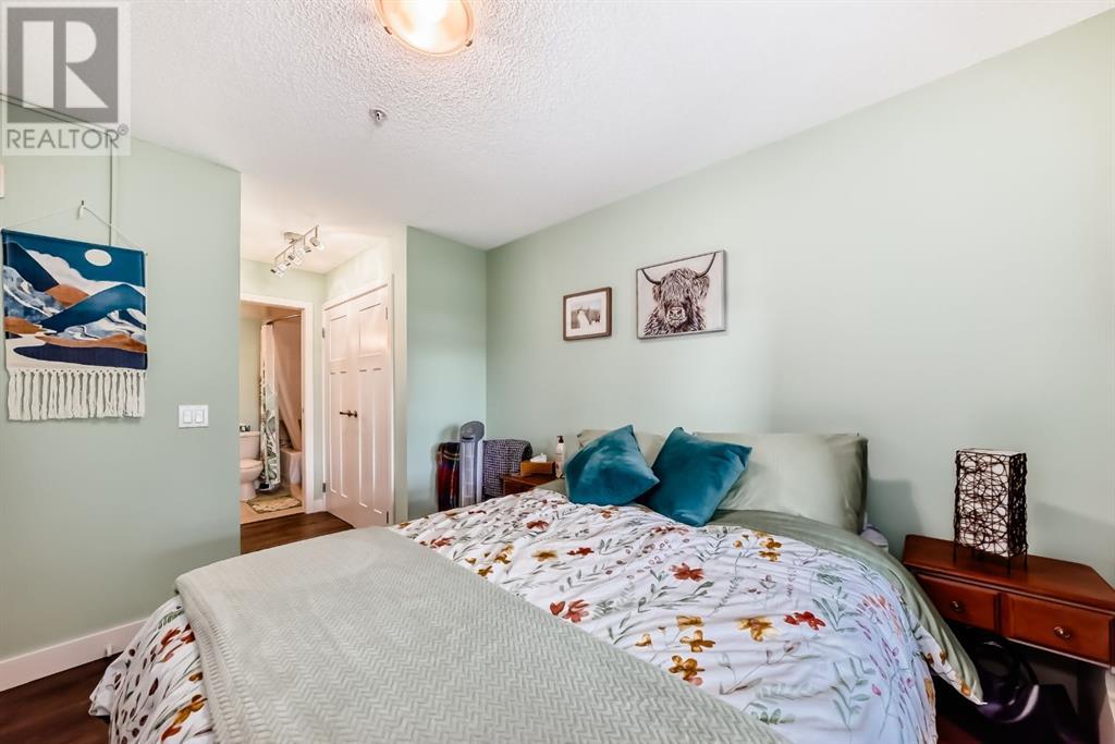 Single Family House for Sale in   Richard Court SW Lincoln Park Calgary 
