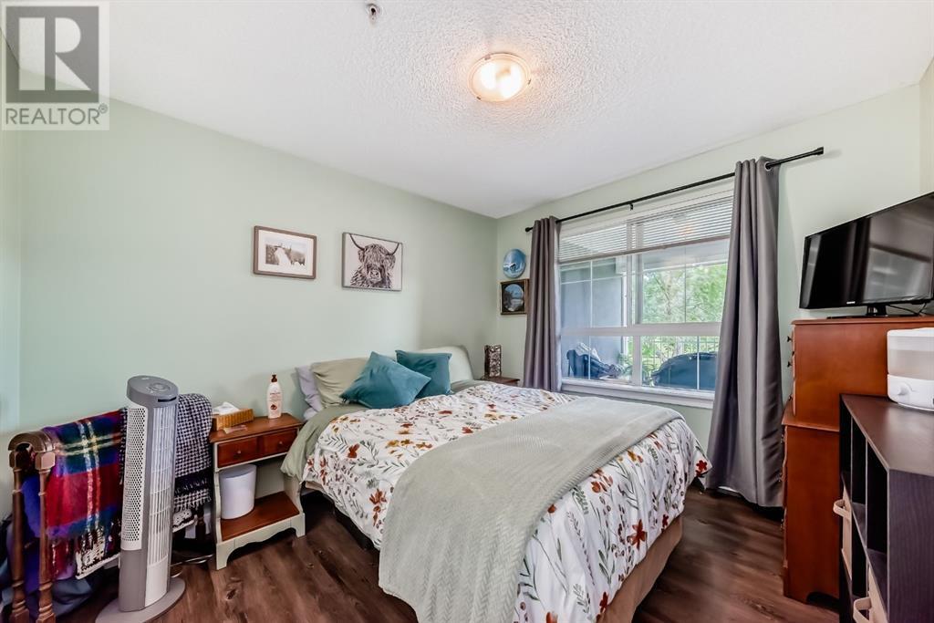 Single Family House for Sale in   Richard Court SW Lincoln Park Calgary 