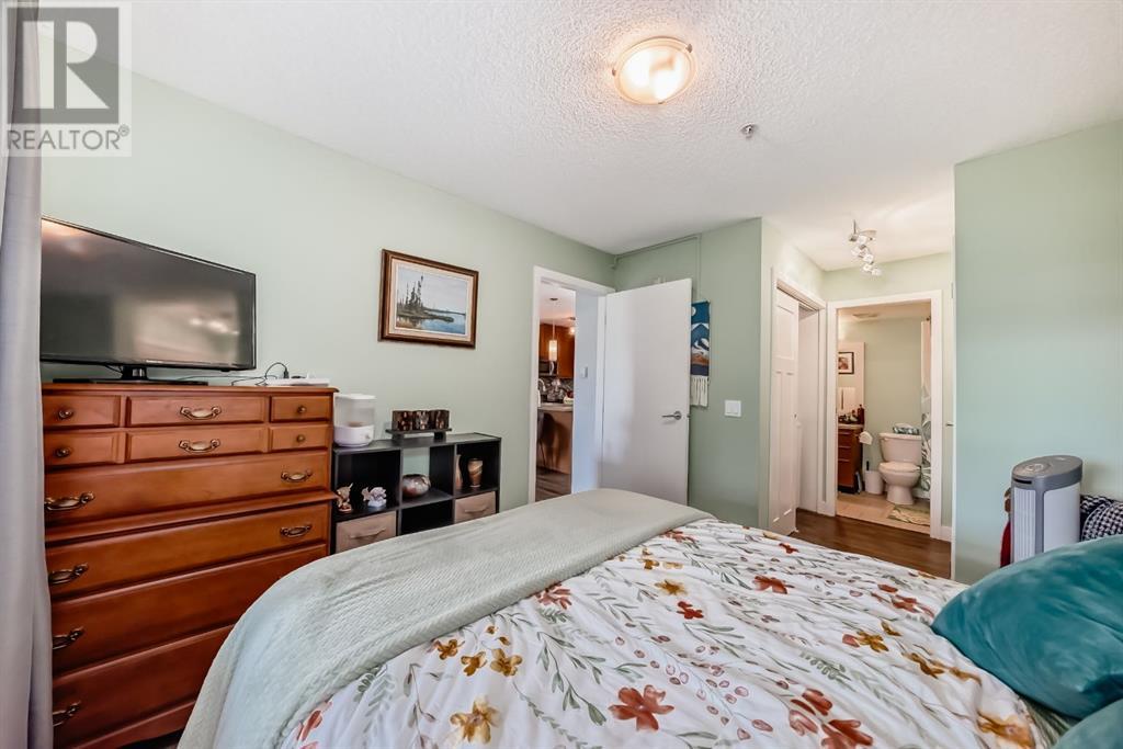 Single Family House for Sale in   Richard Court SW Lincoln Park Calgary 