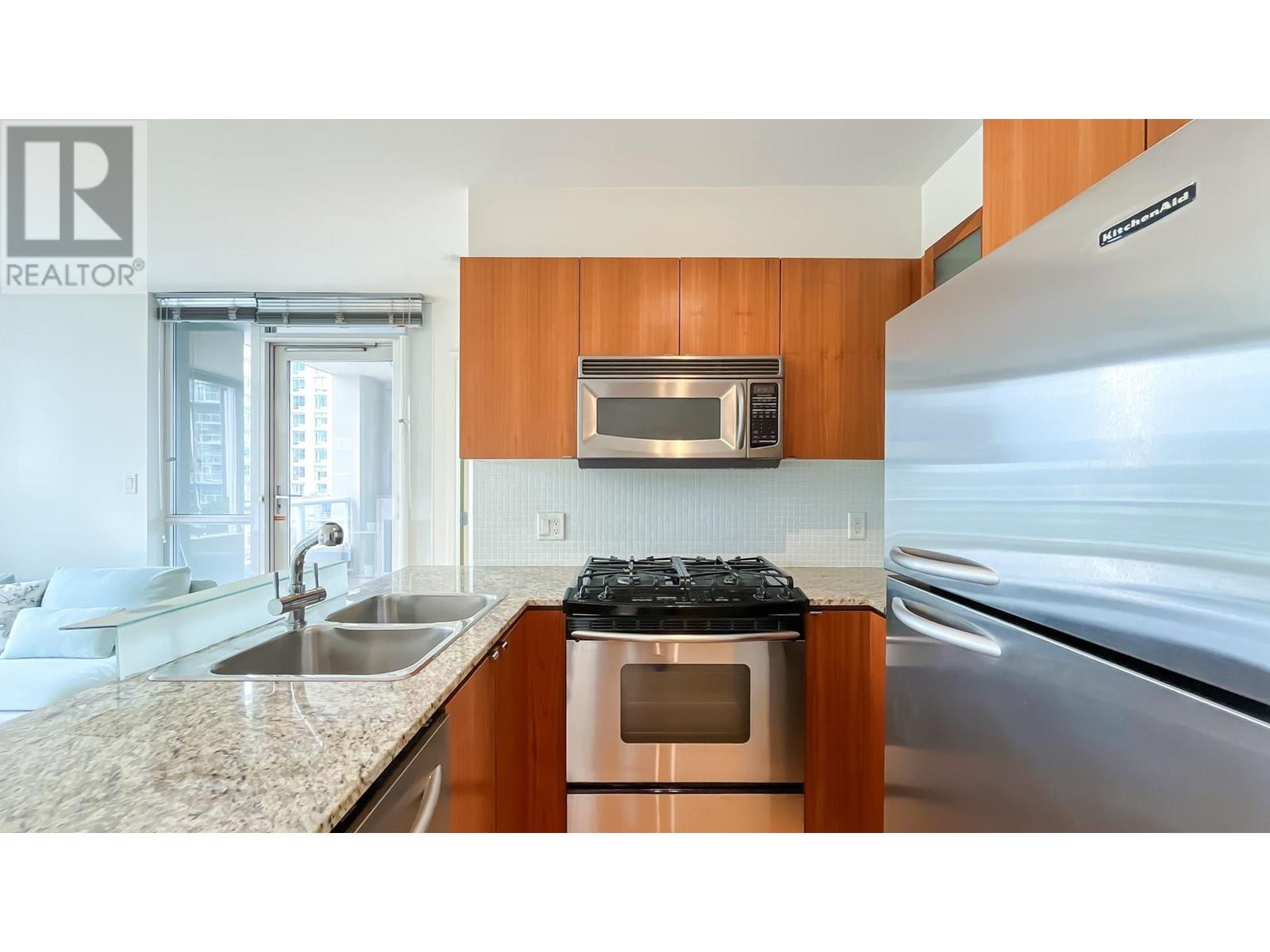 Photo 3 of 809 822 Seymour Street, Vancouver BC