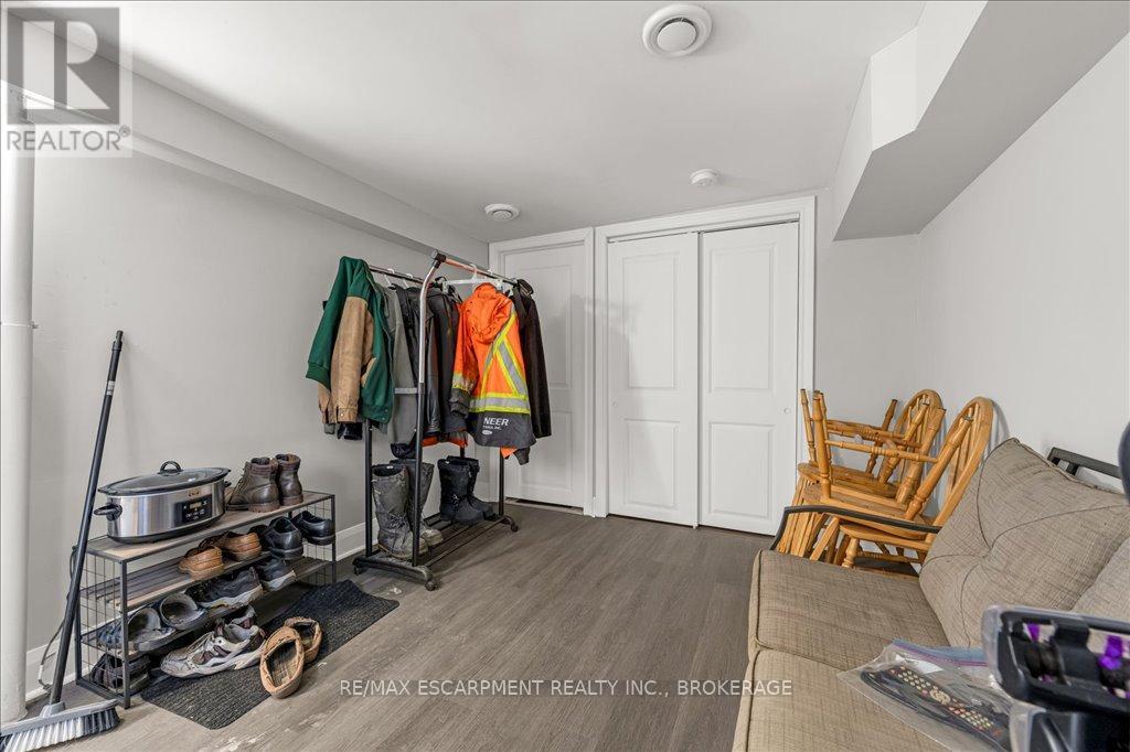 Photo 2 of 79 Burgar Street, Welland ON