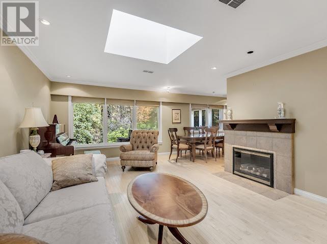 4025 SUNSET BOULEVARD, North Vancouver