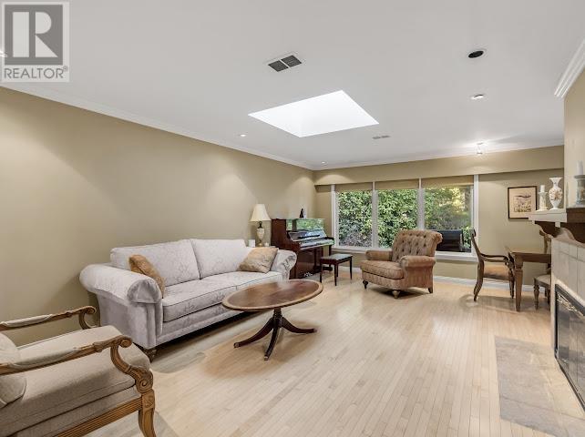 4025 SUNSET BOULEVARD, North Vancouver