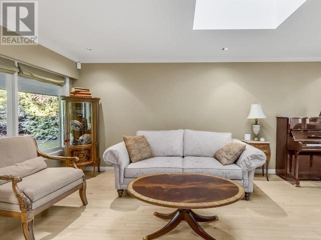 4025 SUNSET BOULEVARD, North Vancouver