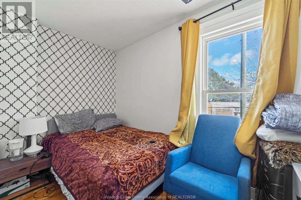 Photo 24 of 560 Chatham Street, Windsor ON