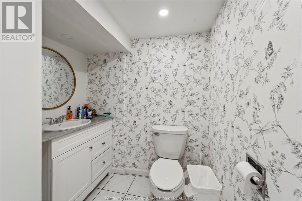 Photo 7 of 560 Chatham Street, Windsor ON