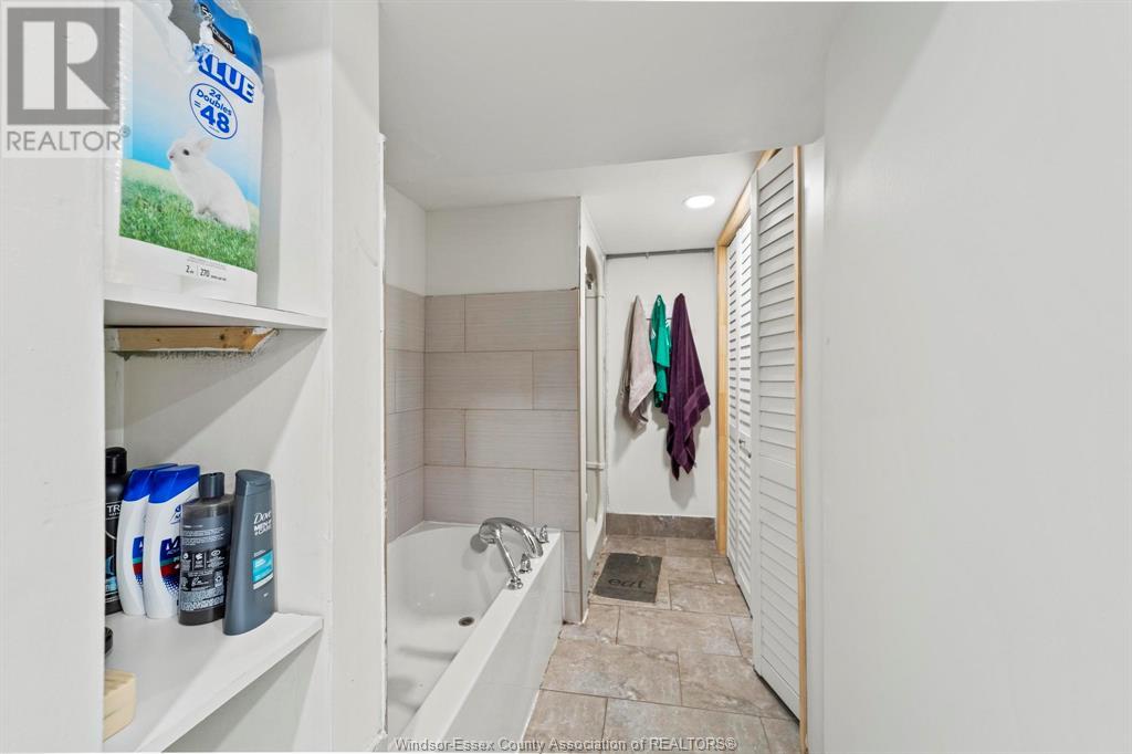 Photo 18 of 560 Chatham Street, Windsor ON