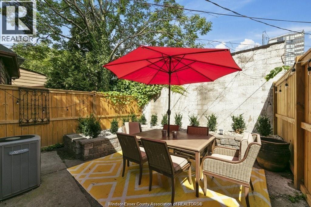 Photo 11 of 560 Chatham Street, Windsor ON