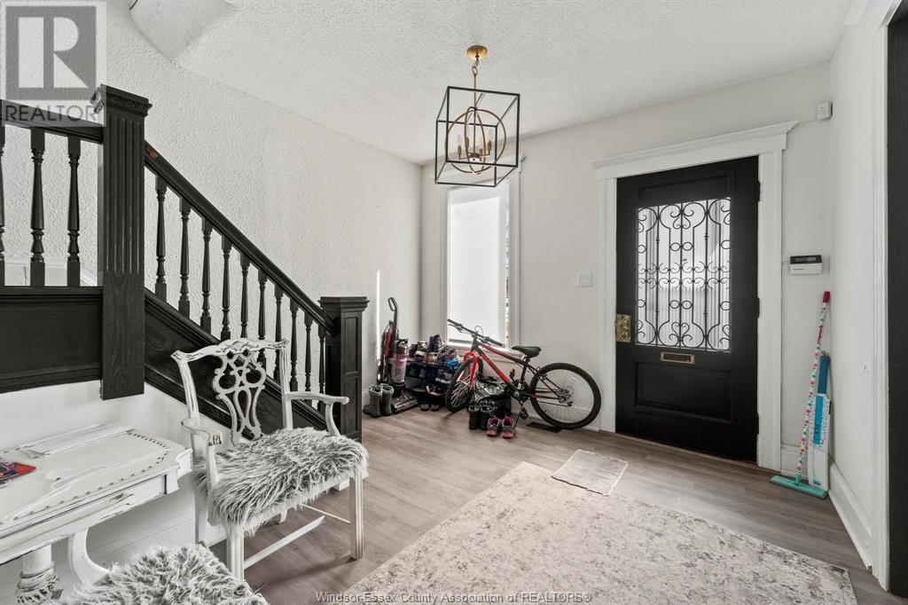 Photo 14 of 560 Chatham Street, Windsor ON
