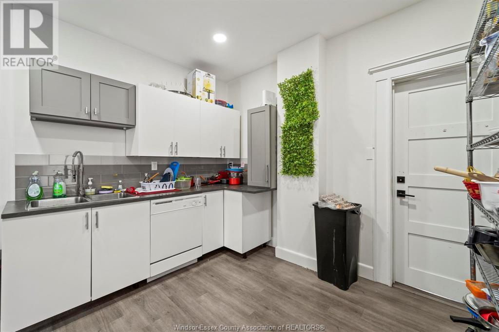 Photo 31 of 560 Chatham Street, Windsor ON