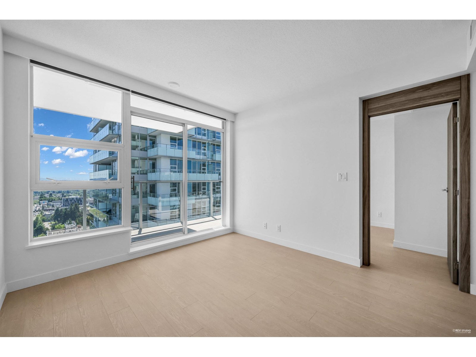 Photo 4 of 3006 13778 100 Avenue, Surrey BC
