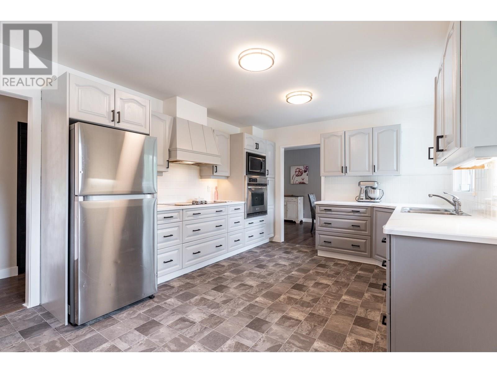 Photo 4 of 24991 100 Avenue, Maple Ridge BC