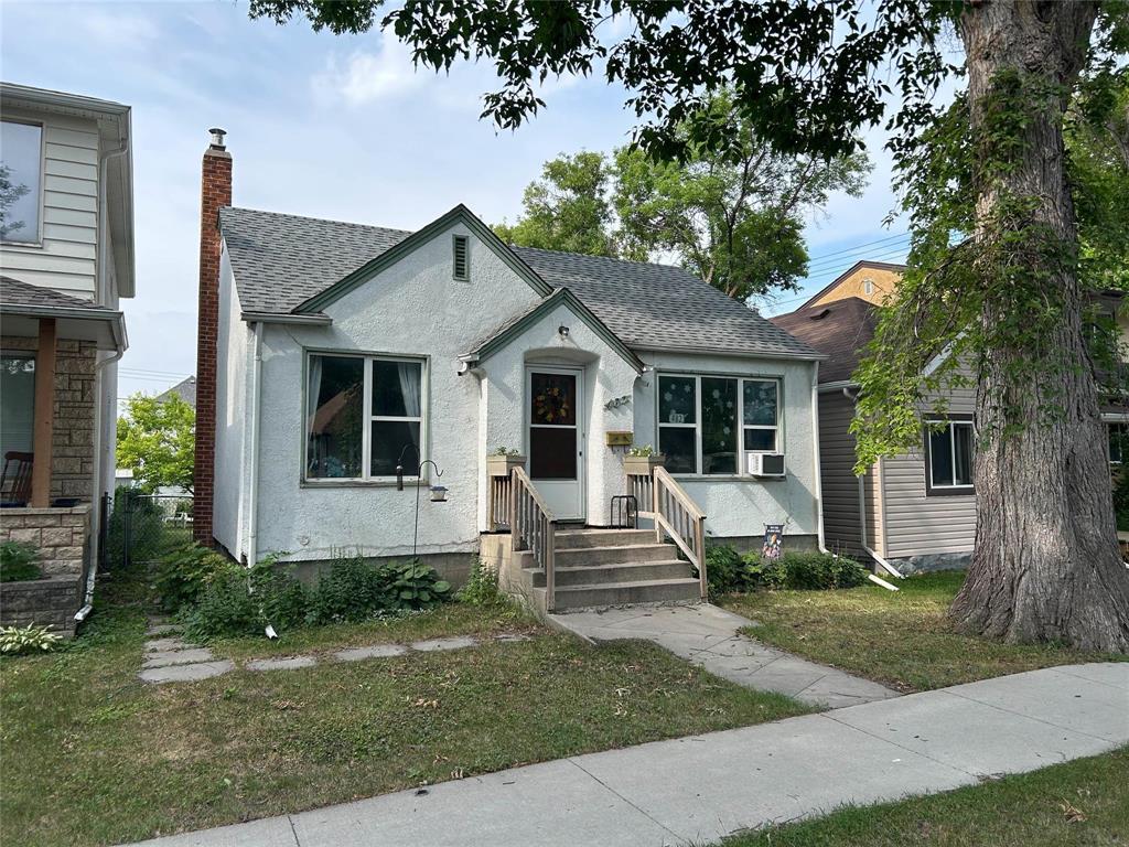 Photo 2 of 482 Cathedral Avenue, Winnipeg MB