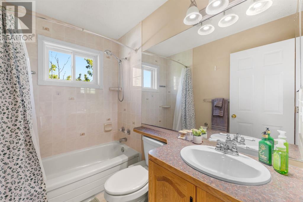 Single Family House 5 Level for Sale in  Sierra Morena Boulevard SW Signal Hill Calgary 