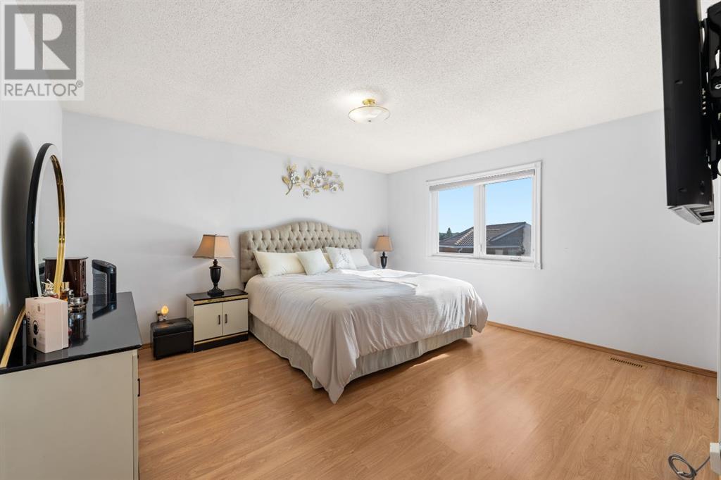 Single Family House 5 Level for Sale in  Sierra Morena Boulevard SW Signal Hill Calgary 