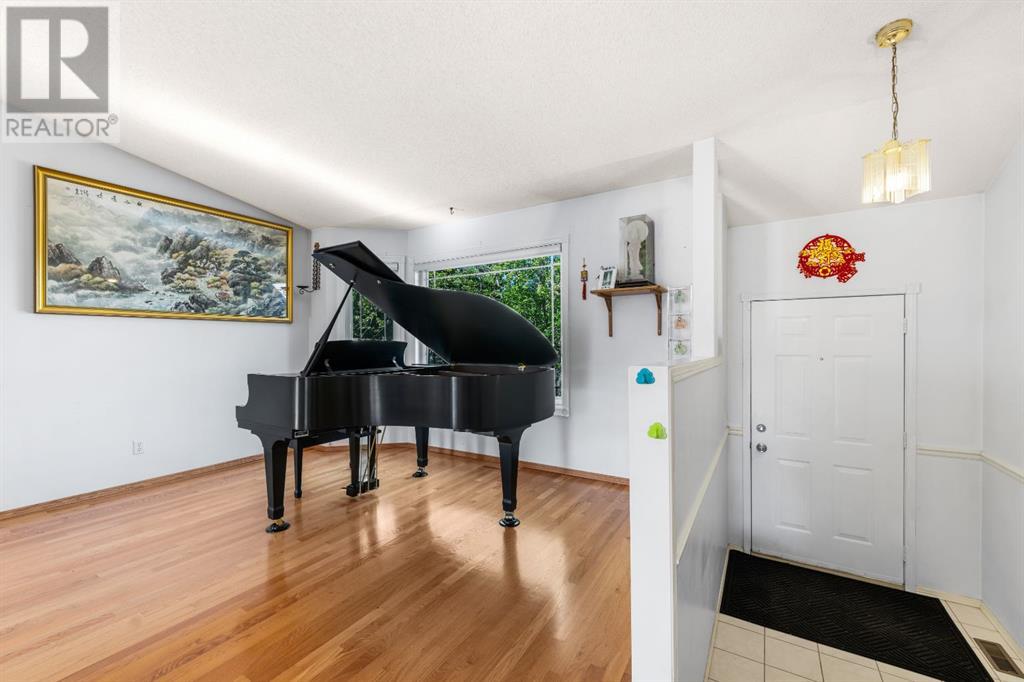 Single Family House 5 Level for Sale in  Sierra Morena Boulevard SW Signal Hill Calgary 