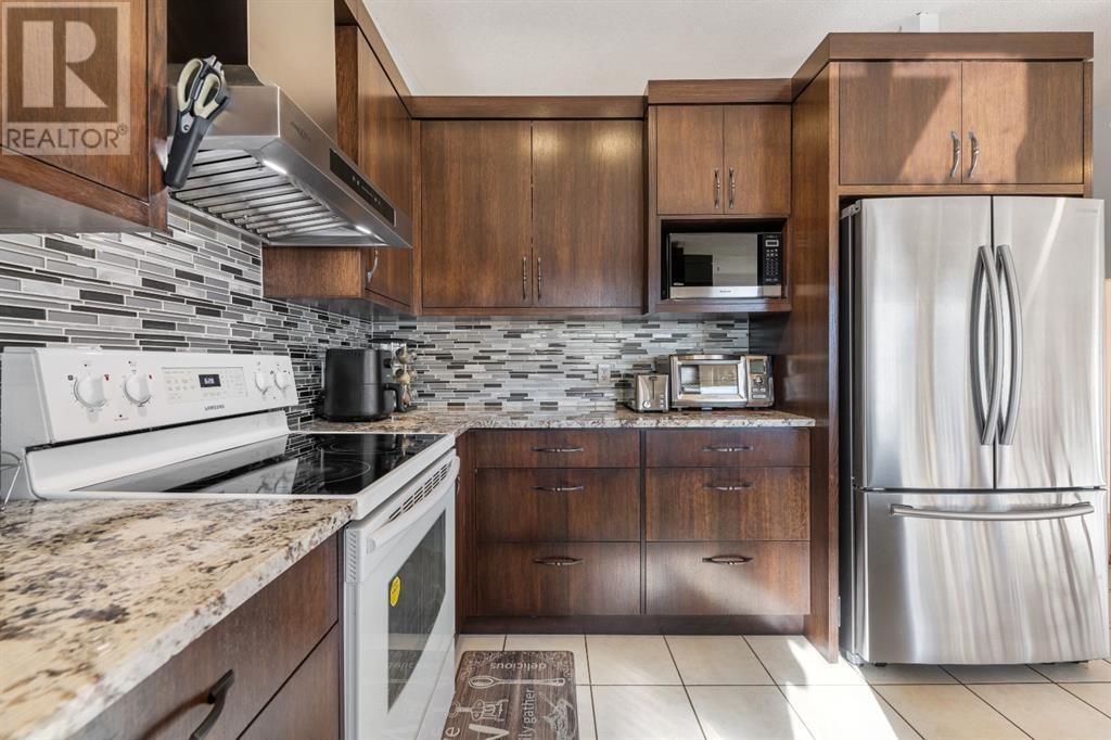 Single Family House 5 Level for Sale in  Sierra Morena Boulevard SW Signal Hill Calgary 