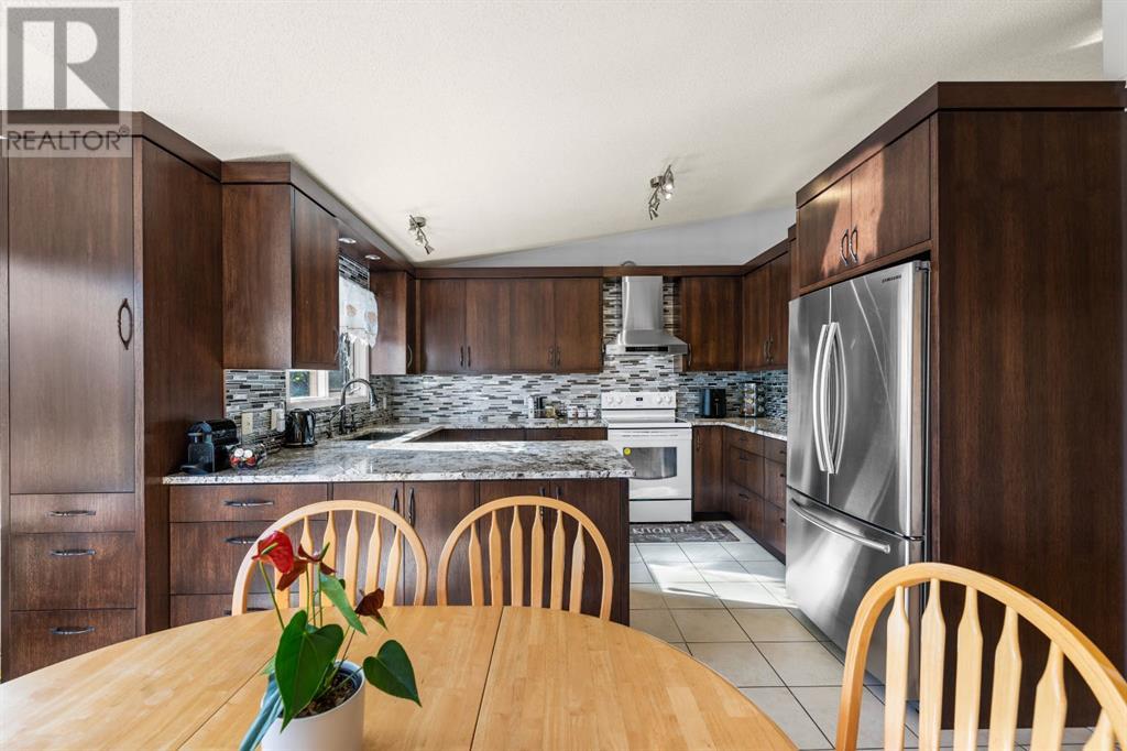 Single Family House 5 Level for Sale in  Sierra Morena Boulevard SW Signal Hill Calgary 