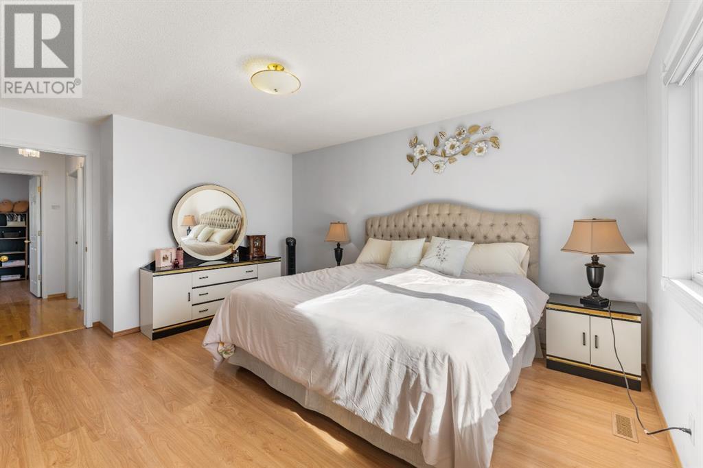 Single Family House 5 Level for Sale in  Sierra Morena Boulevard SW Signal Hill Calgary 