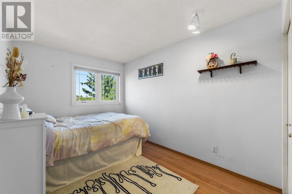 Single Family House 5 Level for Sale in  Sierra Morena Boulevard SW Signal Hill Calgary 