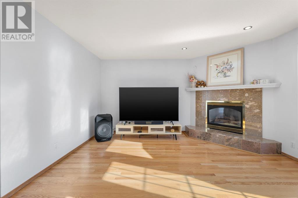 Single Family House 5 Level for Sale in  Sierra Morena Boulevard SW Signal Hill Calgary 