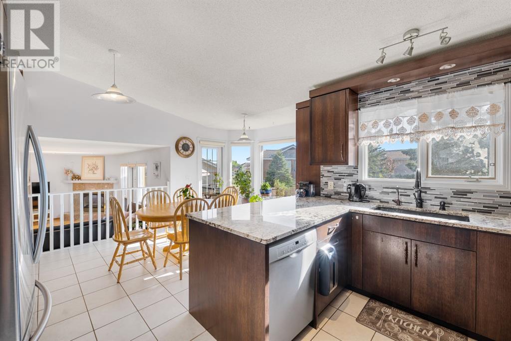 Single Family House 5 Level for Sale in  Sierra Morena Boulevard SW Signal Hill Calgary 