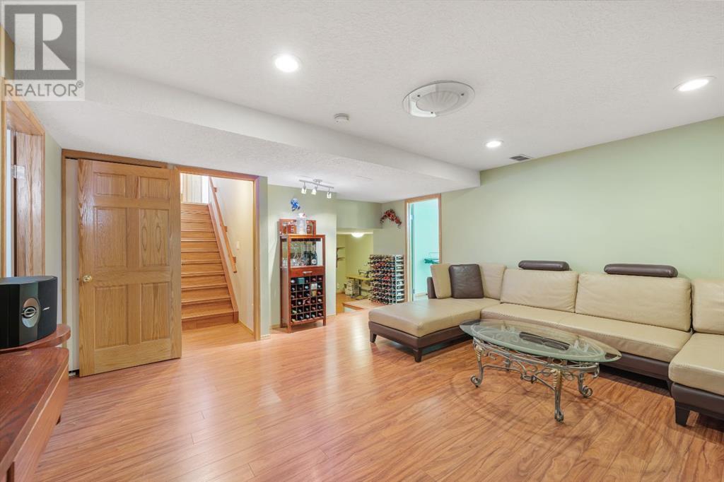 Single Family House 5 Level for Sale in  Sierra Morena Boulevard SW Signal Hill Calgary 