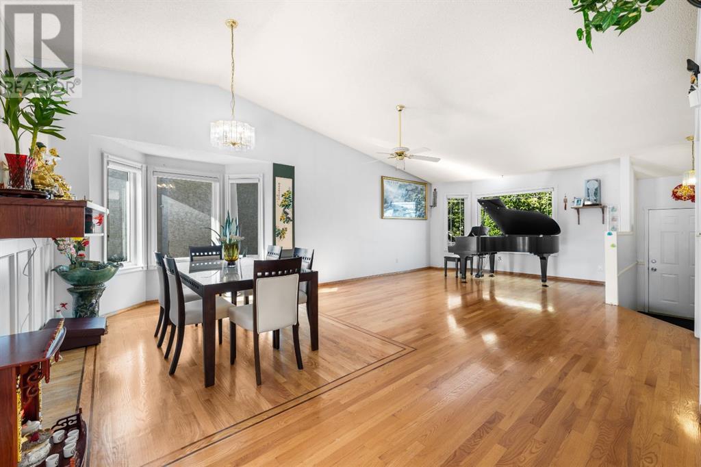 6206 Sierra Morena Boulevard SW, Calgary, Alberta