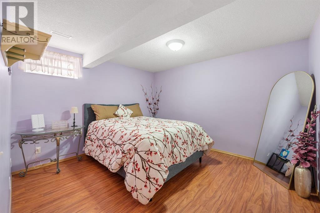Single Family House 5 Level for Sale in  Sierra Morena Boulevard SW Signal Hill Calgary 