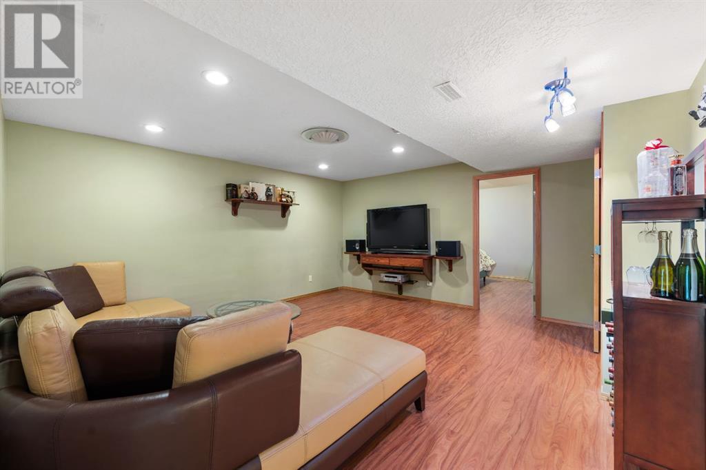 Single Family House 5 Level for Sale in  Sierra Morena Boulevard SW Signal Hill Calgary 