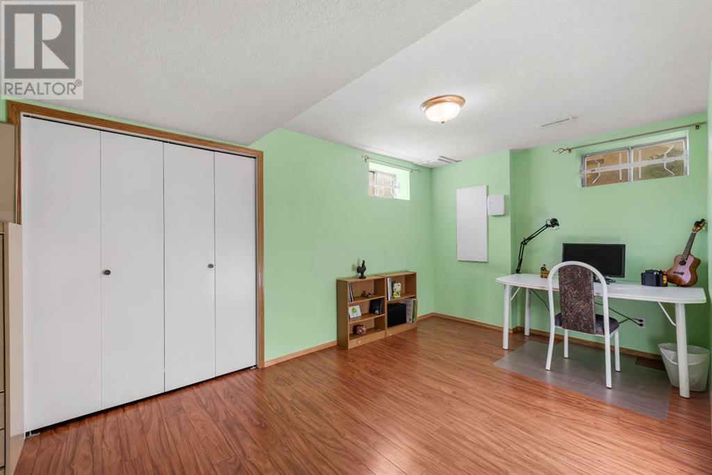 Single Family House 5 Level for Sale in  Sierra Morena Boulevard SW Signal Hill Calgary 