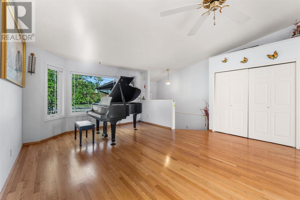 Single Family House 5 Level for Sale in  Sierra Morena Boulevard SW Signal Hill Calgary 