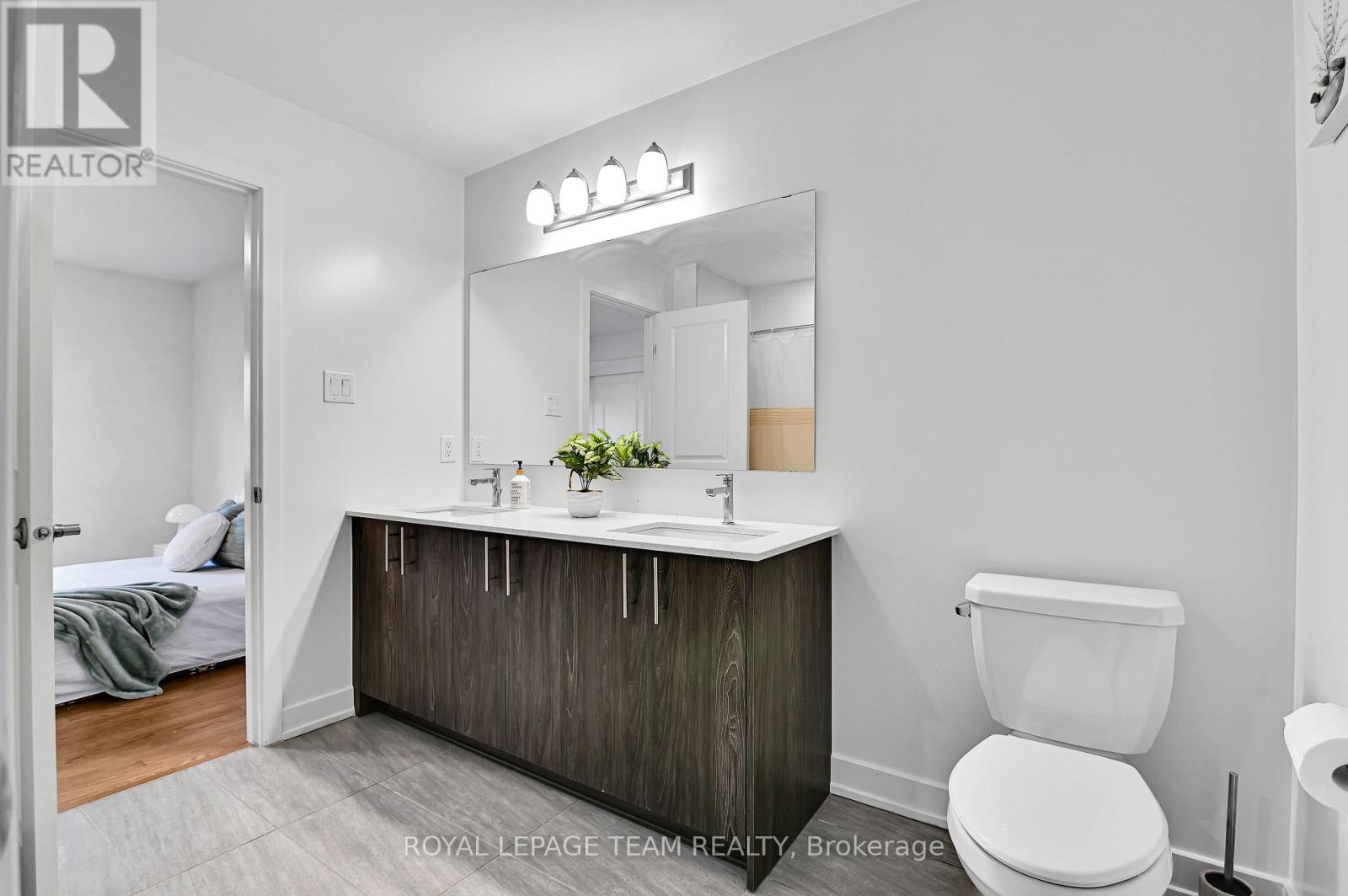 Photo 10 of 202 Zinnia Way, Ottawa ON